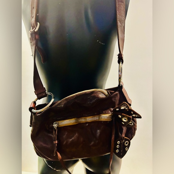 Beautiful vintage brown leather MIU MIU bag. Long brown strap. Zipper closure - Picture 2 of 14